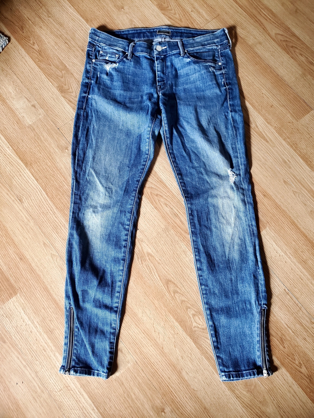 MOTHER Women’s Medium Blue Distressed Skinny Jeans